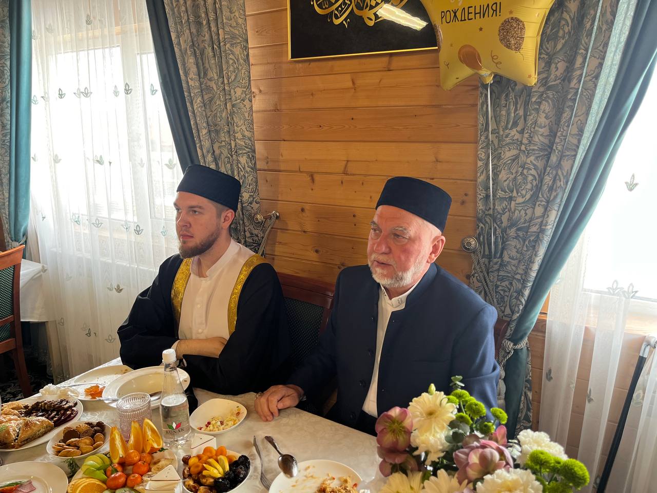 Мансур Джалялетдин (справа)