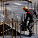 Володин: дефицит кадров в строительстве и ЖКХ нельзя закрывать мигрантами