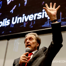 Отец Илона Маска хочет переселить 50 многодетных семей из ЮАР в Россию