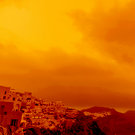 Турецкую Аланью накрыло песчаной бурей – небо стало оранжевым