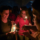 Частицу пасхального Благодатного огня доставили из Иерусалима в Москву