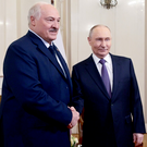 Путин созвонился с Лукашенко и пригласил его на 9 Мая в Москву