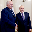 Путин созвонился с Лукашенко и пригласил его на 9 Мая в Москву