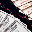 Официальный курс доллара снизился до минимума за три года