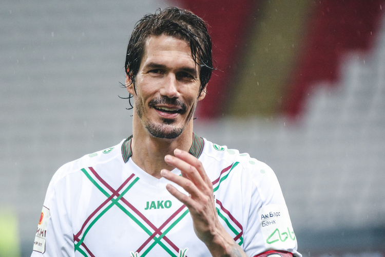 <strong>Цезарь Навас</strong>