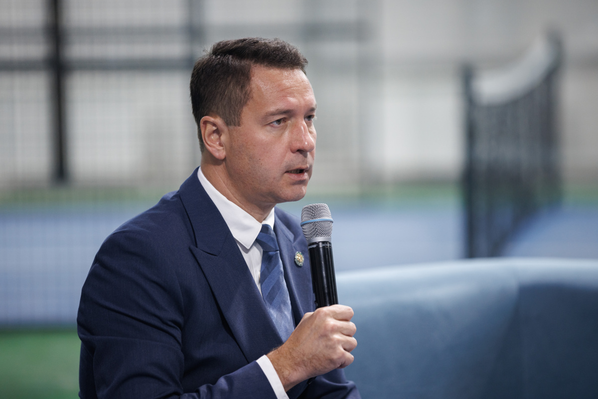 Владимир Леонов