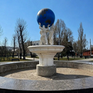 В Казани на фонтан в саду им. Кирова установили обновленный земной шар