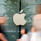 Эксперты: Apple сменила Кука на фоне технологического отставания