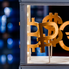 Центробанк опустил курс доллара до минимума с февраля 2023 года