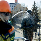 В Казани провели масштабный субботник – десятки тысяч жителей вышли убрать город