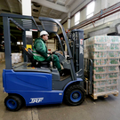 Фонд «Нэфис» направил жителям Рубежного фуру с гуманитарной помощью