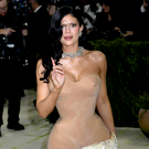 В Нью-Йорке прошел главный бал высокой моды Met Gala: яркие кадры