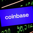 Одна из крупнейших криптобирж Coinbase сократит 14% сотрудников из-за развития ИИ