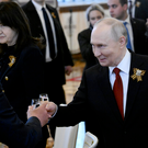 Путин на приеме в Кремле произнес тост за поколение победителей