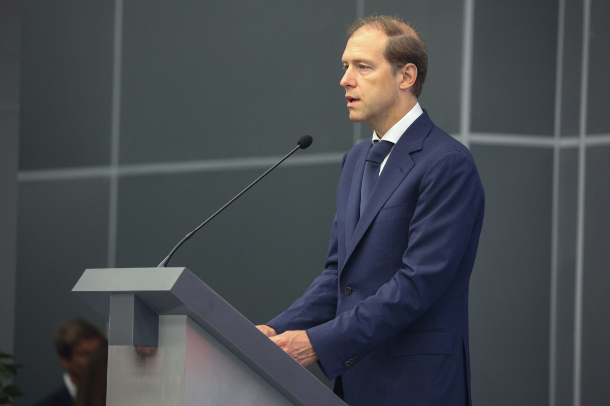 Денис Мантуров