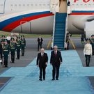 Путин прилетел в Казахстан. В аэропорту его встретил Токаев