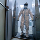Инфекционист: риск завоза Эболы в Россию есть, но распространение маловероятно