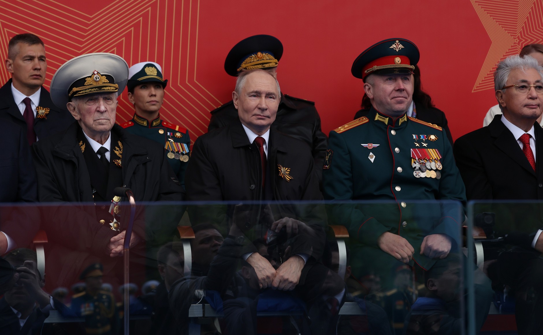 Владимир Путин и Леонид Рыжов (справа)