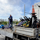 С улиц Казани эвакуировали 46 самокатов за неправильную парковку