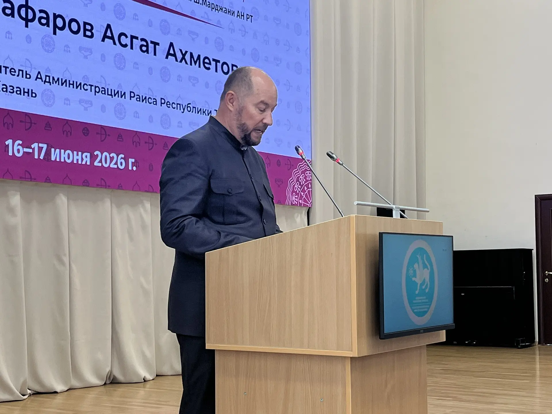 Асгат Сафаров