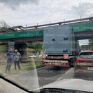 На Копылова в Казани грузовик застрял под мостом – собирается пробка