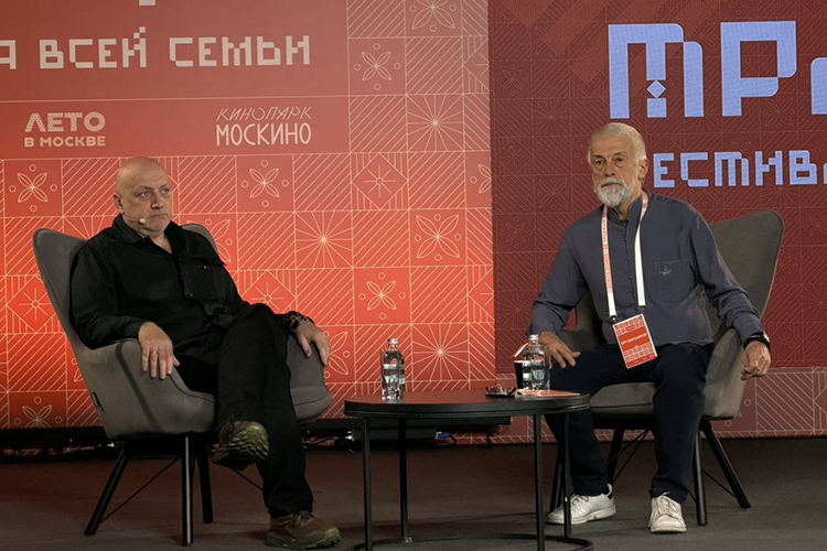 Один из ярких недостатков современной России — коррупция. Прилепин (на фото слева), который сам воевал в Донбассе и не понаслышке знает, что такое фронт, заговорил о том, что больше всего раздражает людей на войне