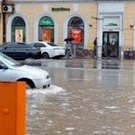 Центр Казани местами затопило после ливня (видео)