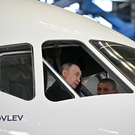 Путин осмотрел в Жуковском новые российские самолеты Ил-114-300, SJ-100 и МС-21