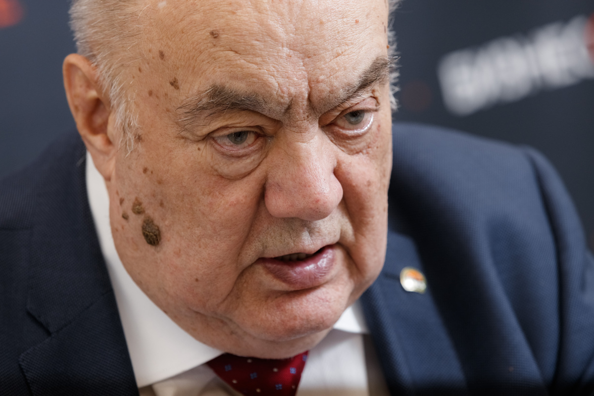 Евгений Богачев