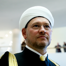 Первого зампреда ДУМ РФ снова оштрафовали из-за картин в кабинете