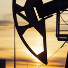 Цена нефти Brent упала ниже $71 за баррель впервые с конца февраля