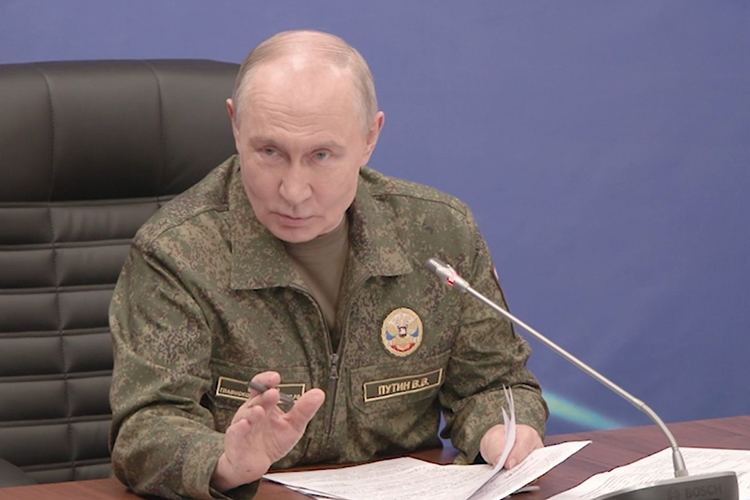 Президент отметил, что удары по критически важной инфраструктуре вообще и по энергетической инфраструктуре в частности действительно создают определенные проблемы