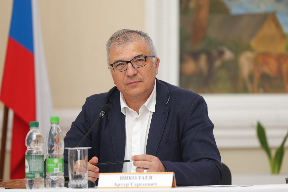 Артур Николаев