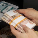 Россияне в июле сняли рекордный с начала года объем наличных