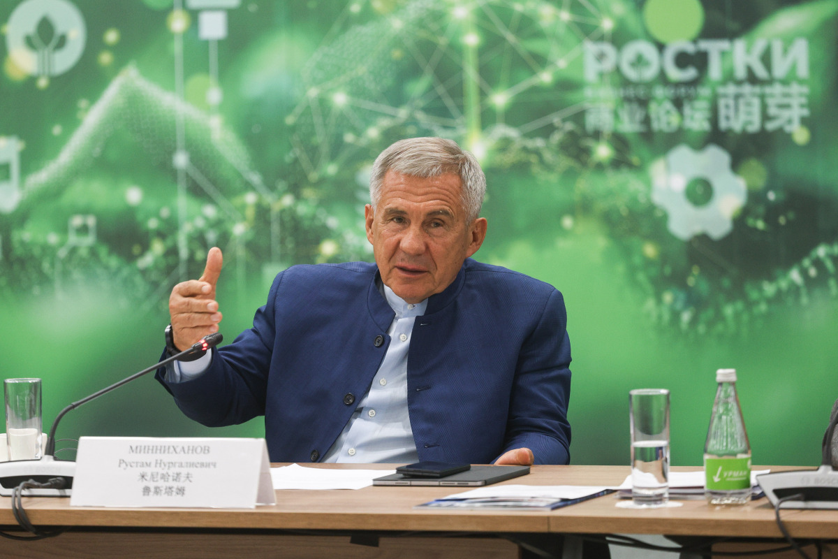 Рустам Минниханов