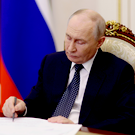 Путин: атакованные склады требуют восстановления, в том числе с участием РФ