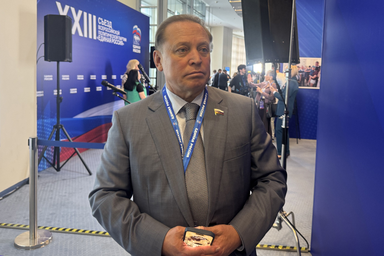 Айдар Метшин: «Хочу отдельно отметить инициативу раиса республики по созданию электронной доски почета. Важно общественное, публичное признание. Мы опять первые в России даже в этой инициативе. Предложили такой формат, чтобы отдать дань уважения людям труда»