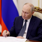 Путин наградил президента КФУ Минзарипова орденом Дружбы и присвоил звания еще нескольким татарстанцам