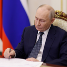 Путин наградил президента КФУ Минзарипова орденом Дружбы и присвоил звания еще нескольким татарстанцам