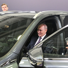 Путин в Нижнем Новгороде сел за руль новой Volga и побывал на выставке роботов и дронов