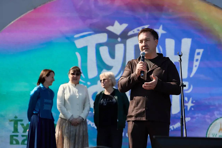 Радик Абдрахманов: «В Казани уже проходят масштабные федеральные фестивали — VK Fest, «Новая волна» и другие. Мы хотим, чтобы наш «ТуганФест» был таким же масштабным и популярным»