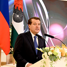 «Преданность медицине стала семейным делом»: в Казани Метшин и Абашев вручили награды семьям врачей
