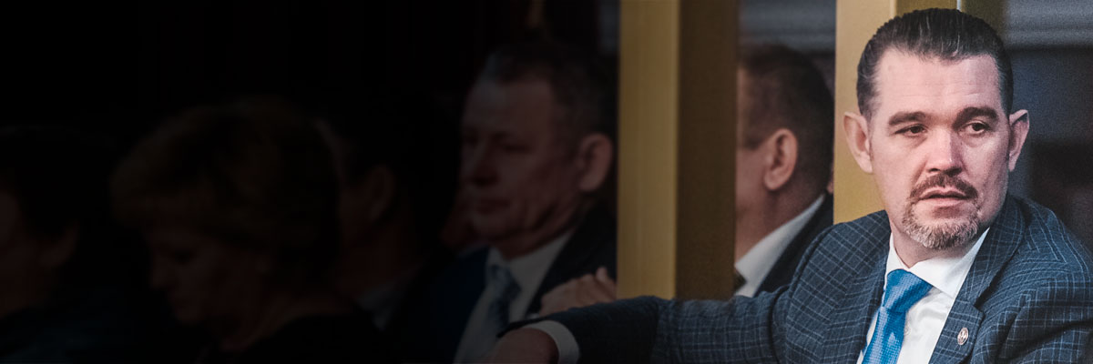 Погорел на подгузниках для инвалидов: Павла Лоханова повязали в Infinity с купюрами в руках