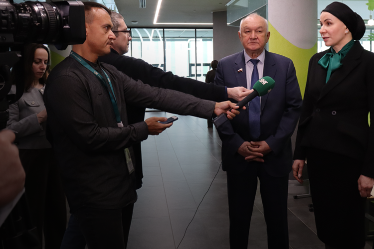 «Почему именно родной язык? Почему?! Можно было во внеурочку рисование перевести, музыку!»